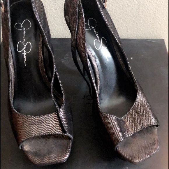 Used - Picture 2 of 3